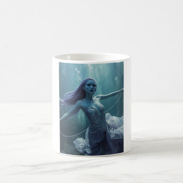 Undervattens Kristall Alien Kvinna – Eterisk Fanta Kaffemugg (Center)
