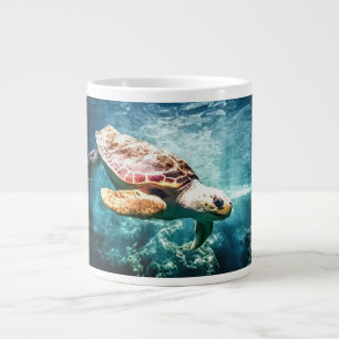 Undervattensbild för den vackra havssköldpaddan jumbo mugg