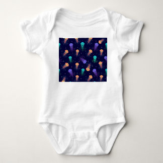 Undervattensjellyfiskvärlden: ljusa mönster. t shirt