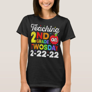 Undervisar 2:a klass på Tvåsdag 2-22-22 T Shirt