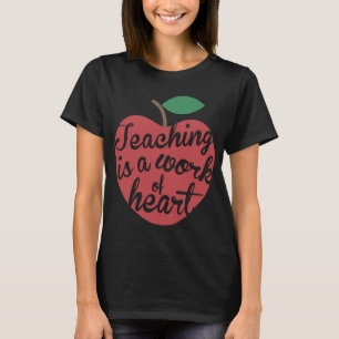Undervisning är arbete av hjärta som grafiska t shirt