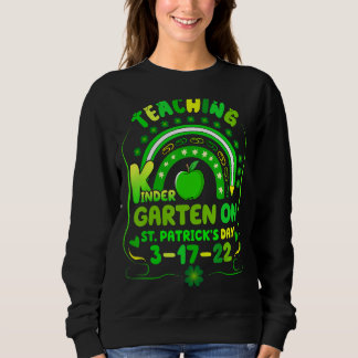 Undervisning i Kindergarten på St patrick's day Ra T Shirt