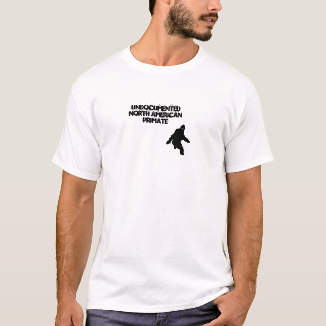 UNDOCUMENTED NORD - amerikanPRIMAT Tee (Framsida)