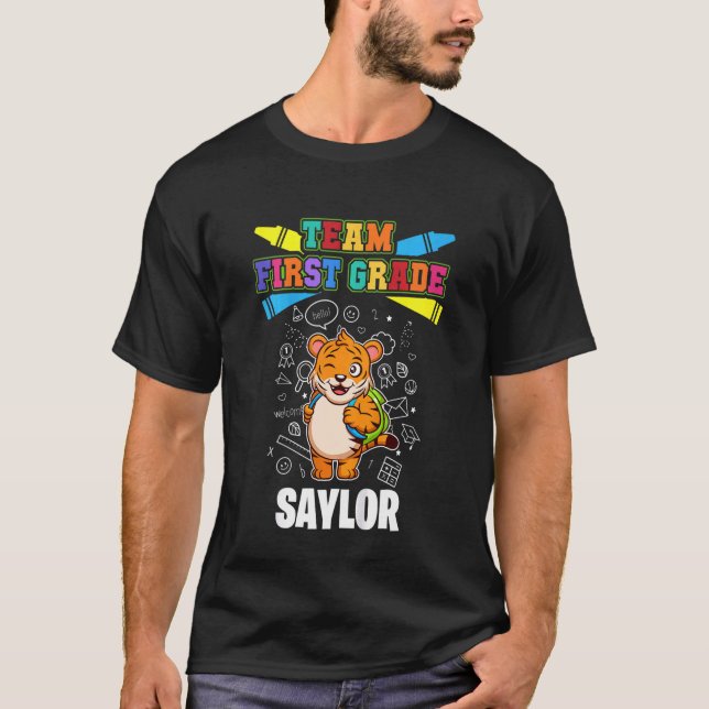 Unds Team First Klass Saylor Personlig T Shirt (Framsida)