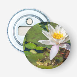 Une grenouille sous une fleur de nénuphar flasköppnare