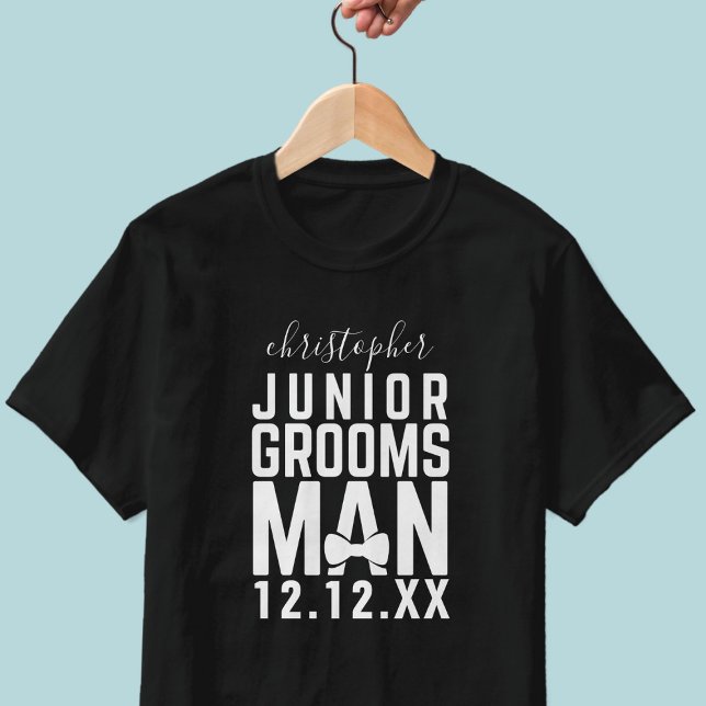Ung Bröllop T-Shirt för Brudtärna och Marskalkar (Add your Junior Groomsman's name and your wedding date to this black and white bridal party t-shirt)