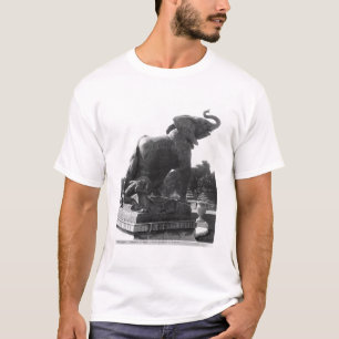 Ung elefant som fångas i en fälla t-shirt