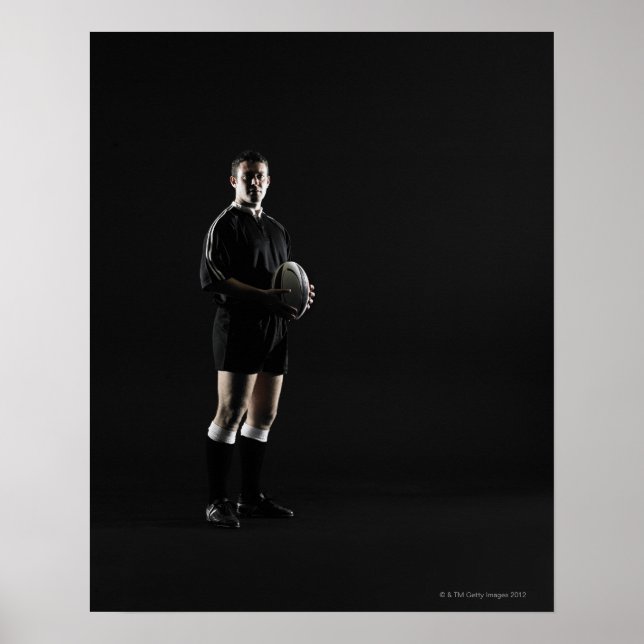 Ung man som håller rugby boll, porträtt poster (Framsidan)