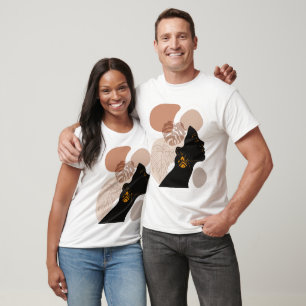 Ung vacker afrikansk amerikansk kvinna t shirt