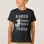 Ung vild med låg varg och tre personliger t shirt<br><div class="desc">Små varger: födelsedagsfest personlig party t-shirts,  ung vild och tre t-shirt söt varg valp ung vild och tre varg-t-shirt</div>