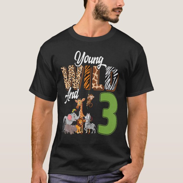 Ung Vild och 3 år gammal 3:e födelsedagstidningen  T Shirt (Framsida)