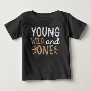 Ung Vild och ett, ett år gammalt födelsedagspres T Shirt