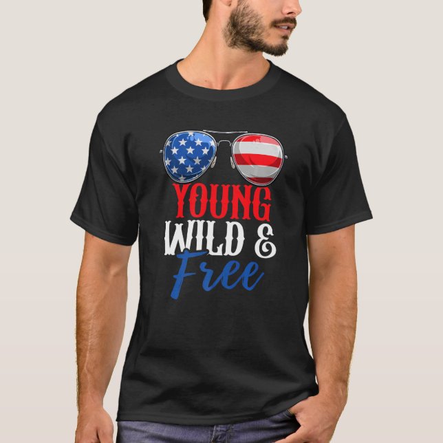 Ung Vild och fri amerikansk Flagga 4 juli T Shirt (Framsida)