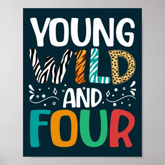 Ung Vild och fyra fina 4e födelsedagen Kids Poster (Framsidan)