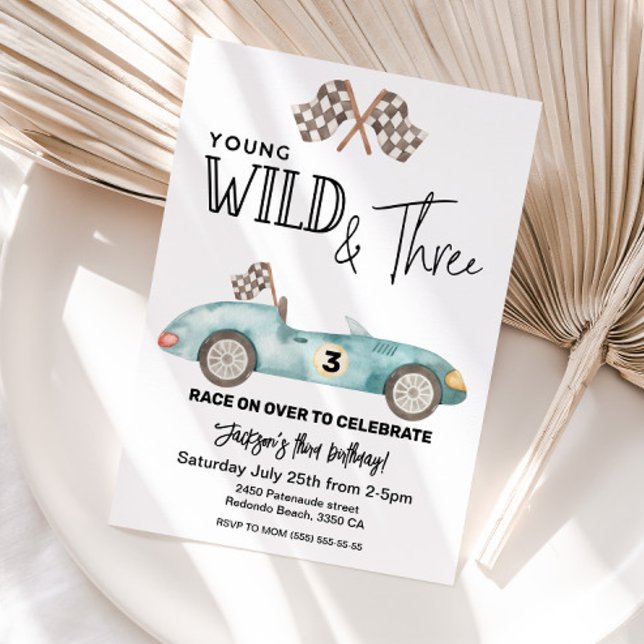 Ung vild och TRE Blå racerbil 3-årsdag Inbjudningar (Young Wild and Three race car birthday invitation)