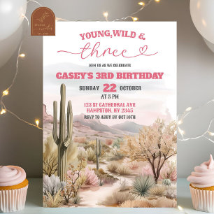Ung Vild och tre Desert Cowgirl Birthday Inbjudningar
