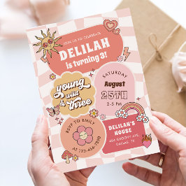 Ung Vild och tre Groovy Daisy Födelsedagsfest Inbjudningar