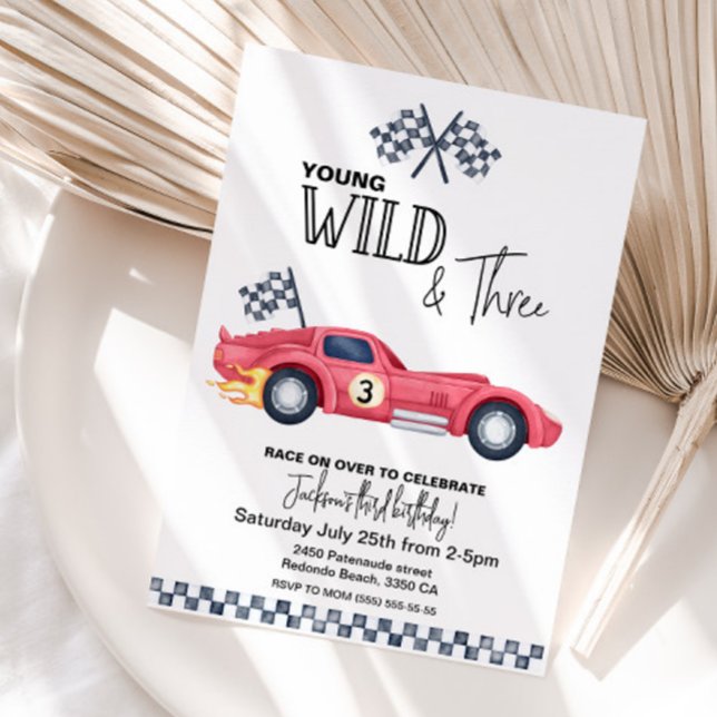 UNG Vild och tre röda racerbil födelsedag  Inbjudningar (Race car Red Young Wild and three birthday invitation)