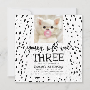 Ung Vild och tre Safari Animal Print Birthday Inbjudningar