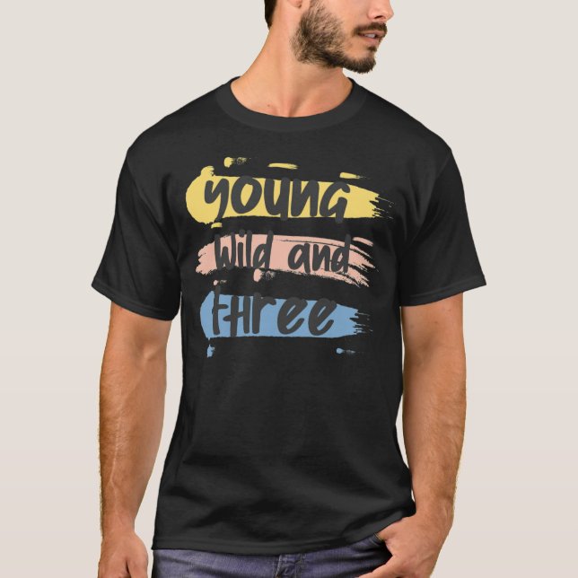 Ung Vild och tre Vilder 3 års barnfödelsedag T Shirt (Framsida)