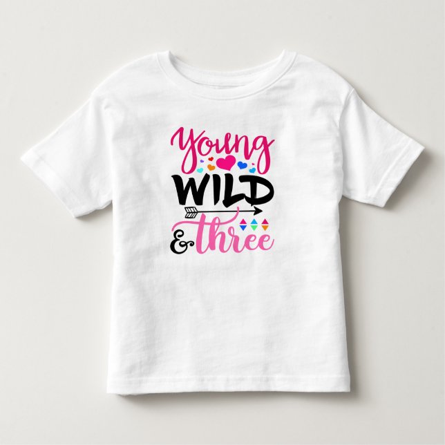 Ung vild & tre för småbarnfödelsedag för 3 baby t shirt (Framsida)