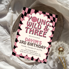 Ung vild & tre pink retro tjej 3-års födelsedag inbjudningar