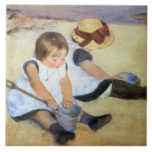 Unga barn som spelar på stranden (Mary Cassatt) Kakelplatta
