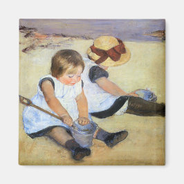 Unga barn som spelar på stranden (Mary Cassatt) Magnet