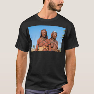 Unga Himba-kvinnor med huvudbonader och dekoration T Shirt