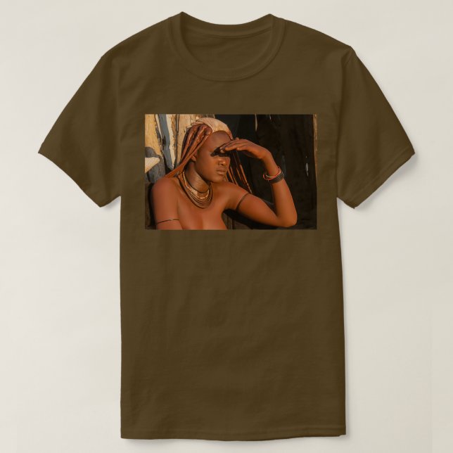 Unga Himba-kvinnor med huvudbonader och dekoration T Shirt (Design framsida)