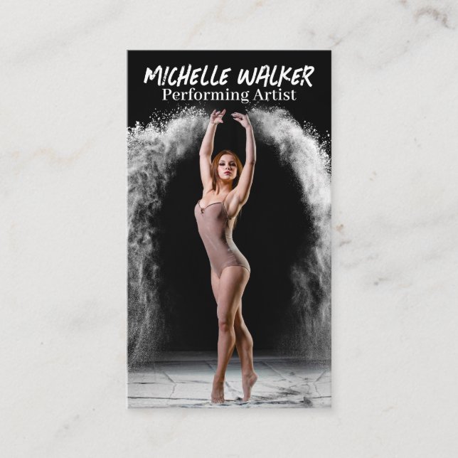 Unga kvinna som utför dans visitkort (Framsida)