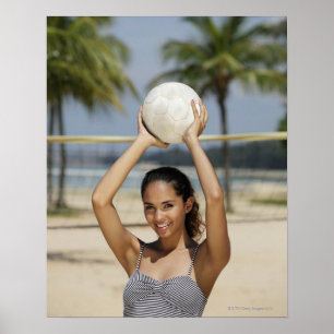 Unga kvinnor som håller volleyball och leker på poster