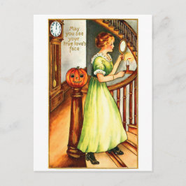 Unga kvinnor som tittar i spegeln på Halloween Vykort