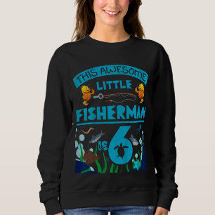 Unga småfiskare är nu 6 fiskare i 6e t shirt