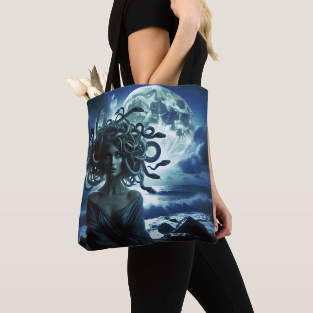 Unga Söt Medusa vid Måne och oceanen Tygkasse (Närbild)