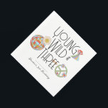 Unga, Vild och tre | Kid Birthday Napkins | Snack Pappersservett<br><div class="desc">Kasta ditt vildbarn en tredje födelsedagsfest? Lägg till dessa pappra blöjor för att kontrollera att viberna flyter 😎 All text är anpassade! Finns i en mängd alternativ   stilar!</div>