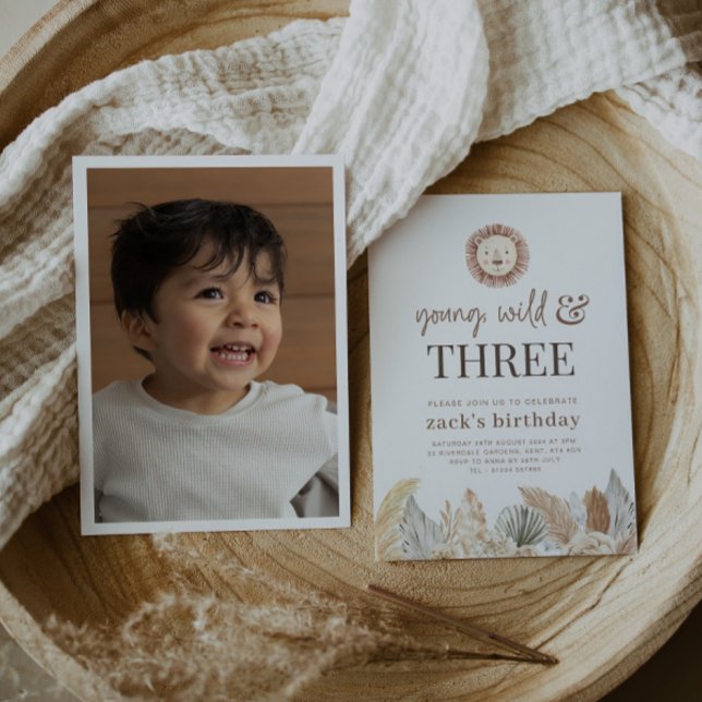 Unga, Vild och tre Neutralter Löv Photo Inbjudan (Skapare uppladdad)