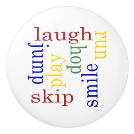 Ungar springa hoppar och leker och skrattar åt ker knopp