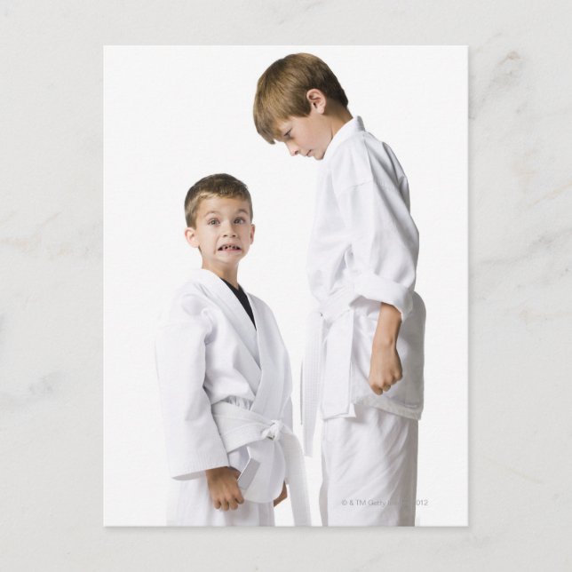 Ungdom som utövar kampkonst vykort (Framsida)