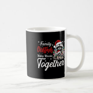Ungdomarna Skapar minnen i Raccoon-familjen Kaffemugg