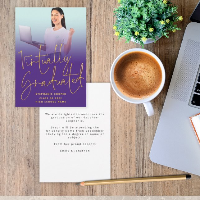 Ungefär graderat foto 2022 Lila Studenten Meddelande (Skapare uppladdad)