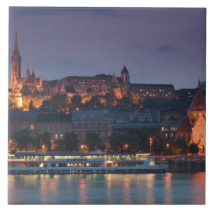 UNGERN, Budapest: Slottbacken, kalvinistkyrka Kakelplatta