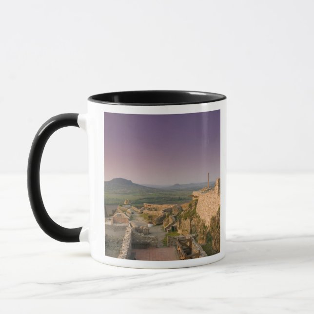 UNGERN, Lake Balaton-regionen, SZIGLIGET: Mugg (Vänster)