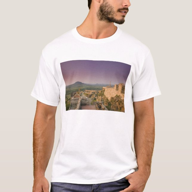 UNGERN, Lake Balaton-regionen, SZIGLIGET: T Shirt (Framsida)