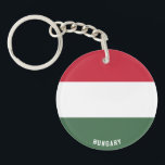 Ungerns Flagga Charming Patriotic Keychain<br><div class="desc">Ungerns Flagga Charming Patriotic Keychain med Ungerns flagga tryckte över hela nyckelkedjan. Land namn är delvis integrerat i utformningen på grund. Anpassadet Text är fullt ut med funktionen "Anpassa den!". Denna vackra nyckelkedja i Ungern är snyggtens gåva till alla tillfälle. © LänderAvVärlden</div>