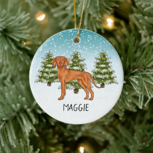 Ungersk Vizsla Hund Snöig Vinter Skog Och Namn Julgransprydnad Keramik
