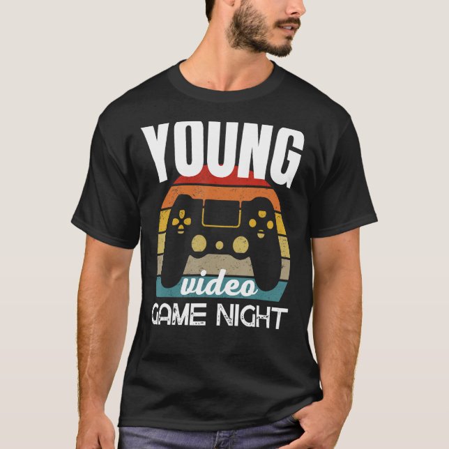 Ungfamiljens videospelkväll t shirt (Framsida)