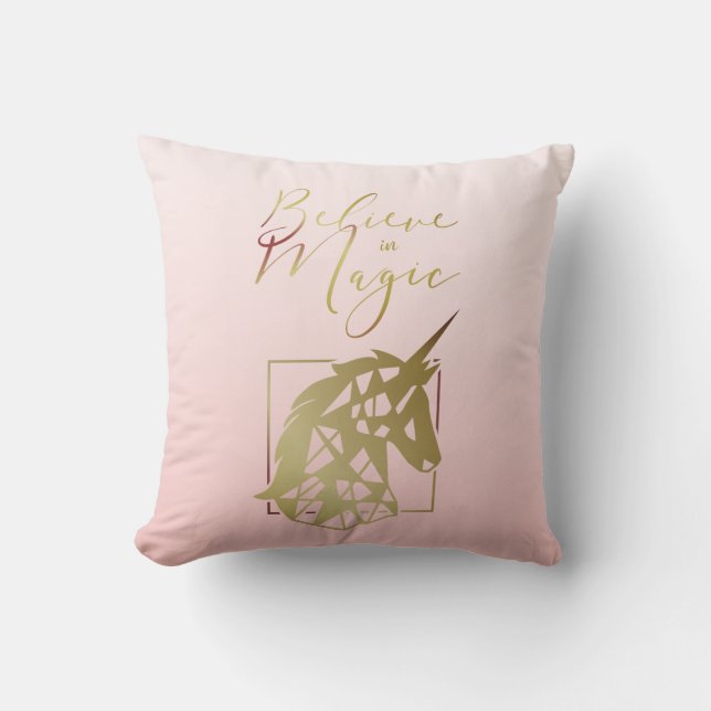 Unicorn | Believe in Magic Quote on Pink Blush Kudde (Framsida)