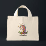 Unicorn Cute Whimsical Girly Personlig Namn Mini Tygkasse<br><div class="desc">Unicorn Cute Whimsical Girly Rosa Blommigt Personlig Namn Tote Bag har en söt Unicorn med stjärnor,  hjärtan och blommor. Perfekt för back to school,  påsar för flickor i bok,  gåvor och födelsedagsfester i personlig,  julklappar för flickor och annat. Designad av ©Evco Studio www.zazzle.com/store/evcostudio</div>