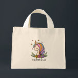 Unicorn Cute Whimsical Girly Personlig Namn Mini Tygkasse<br><div class="desc">Unicorn Cute Whimsical Girly Rosa Blommigt Personlig Namn Tote Bag har en söt Unicorn med stjärnor,  hjärtan och blommor. Perfekt för back to school,  påsar för flickor i bok,  gåvor och födelsedagsfester i personlig,  julklappar för flickor och annat. Designad av ©Evco Studio www.zazzle.com/store/evcostudio</div>